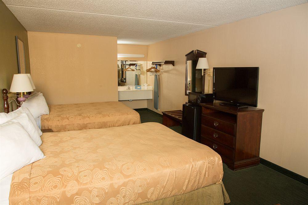 Angel Inn Near Imax, A Travelodge By Wyndham Branson Bagian luar foto