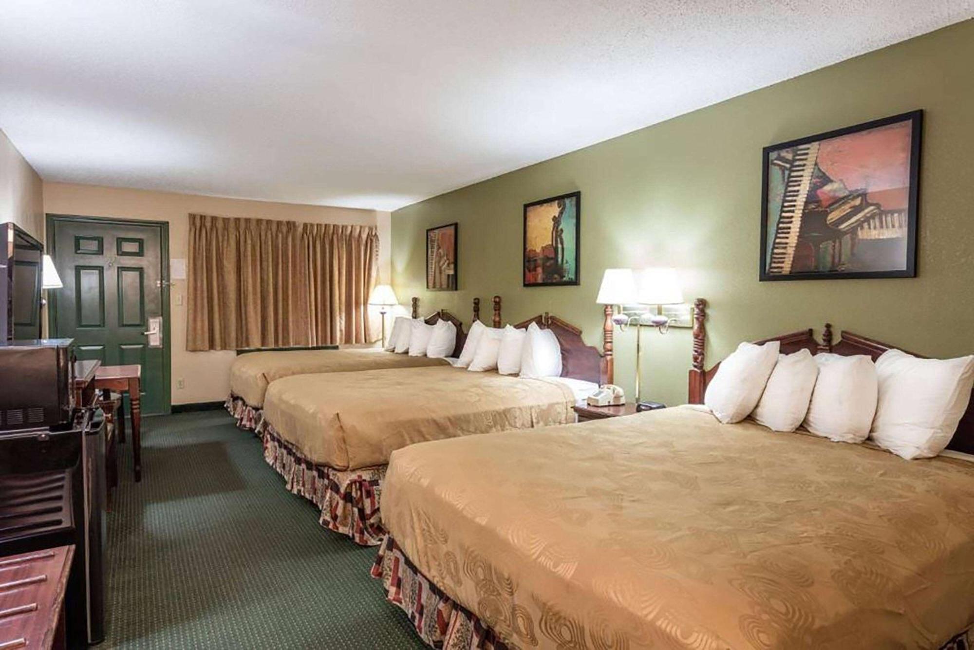 Angel Inn Near Imax, A Travelodge By Wyndham Branson Bagian luar foto