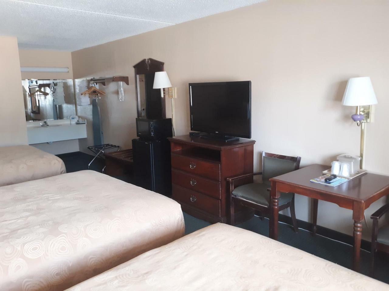 Angel Inn Near Imax, A Travelodge By Wyndham Branson Bagian luar foto