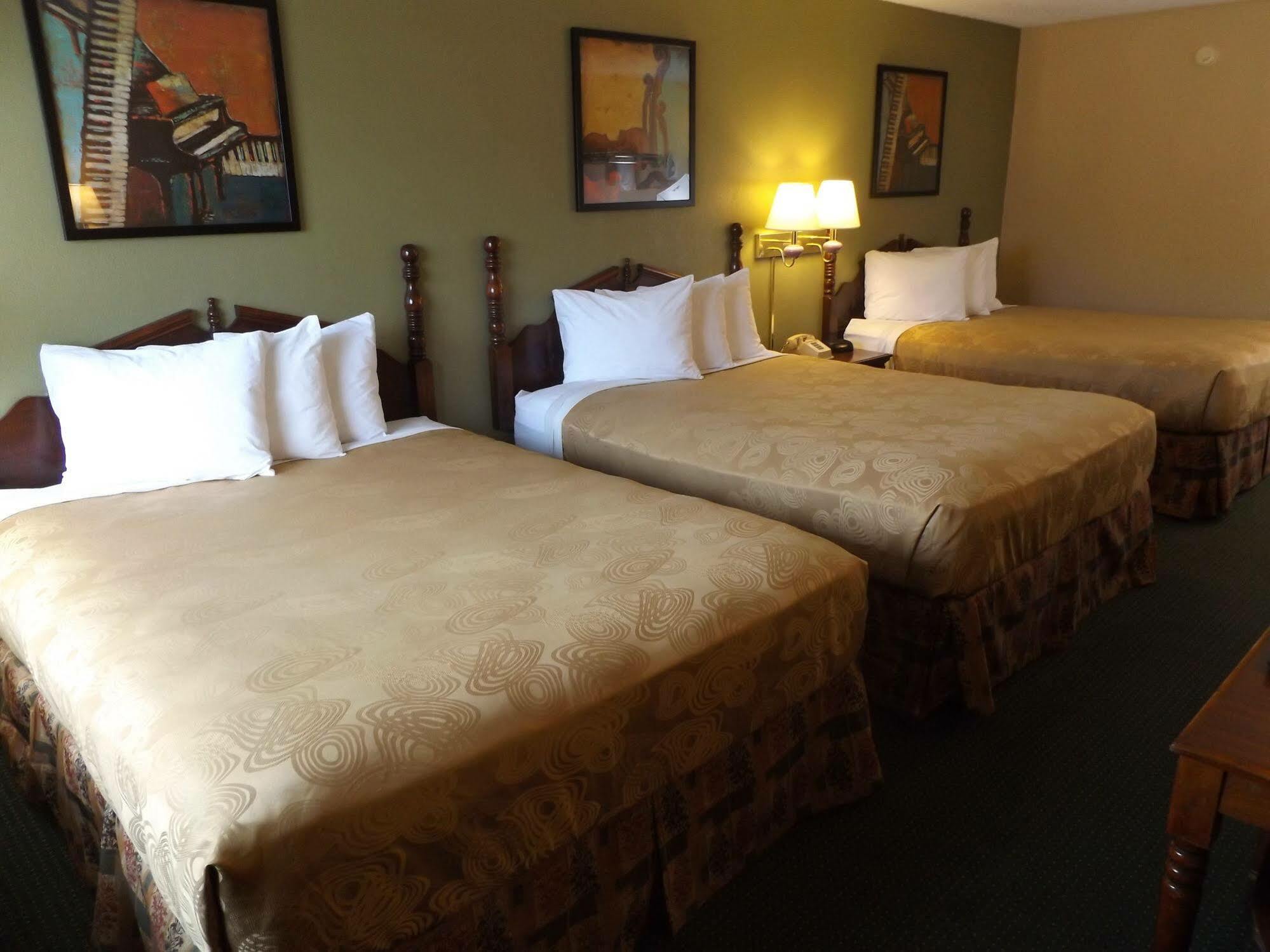 Angel Inn Near Imax, A Travelodge By Wyndham Branson Bagian luar foto