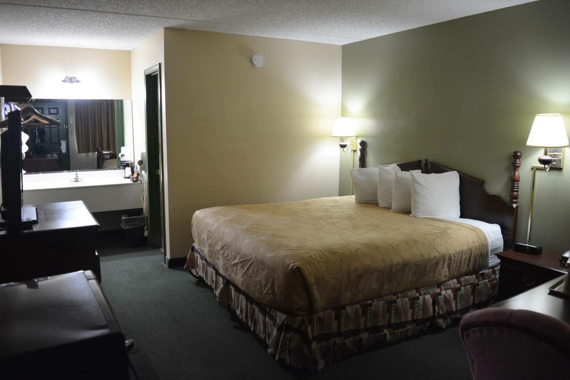 Angel Inn Near Imax, A Travelodge By Wyndham Branson Bagian luar foto
