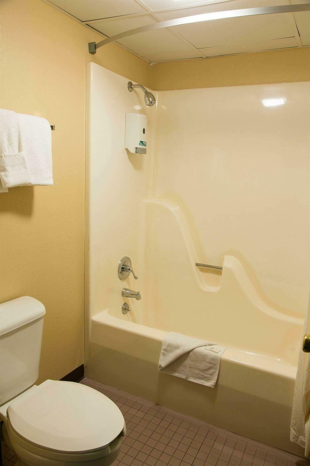 Angel Inn Near Imax, A Travelodge By Wyndham Branson Bagian luar foto