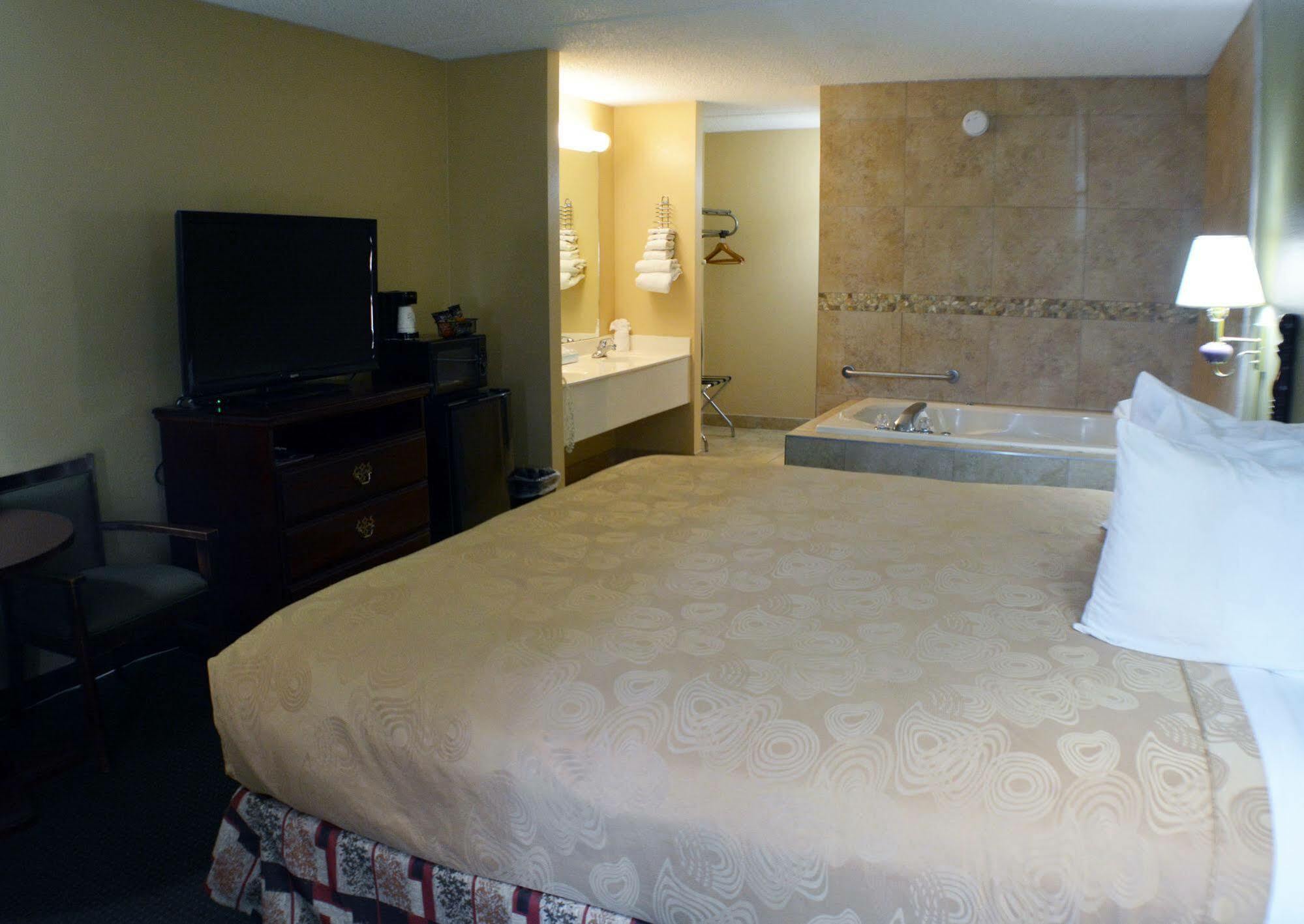 Angel Inn Near Imax, A Travelodge By Wyndham Branson Bagian luar foto