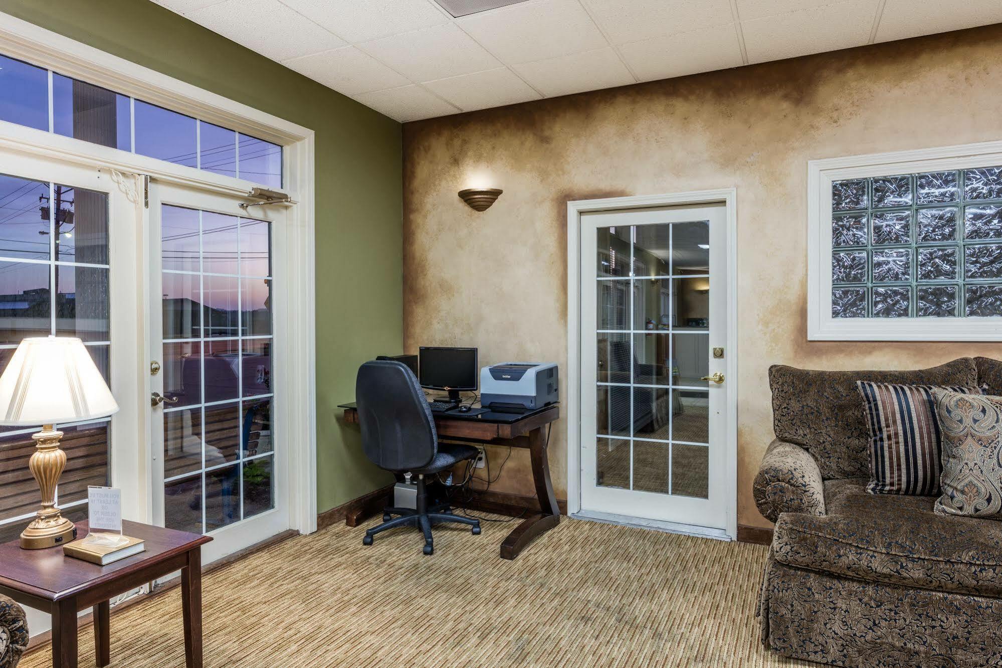 Angel Inn Near Imax, A Travelodge By Wyndham Branson Bagian luar foto