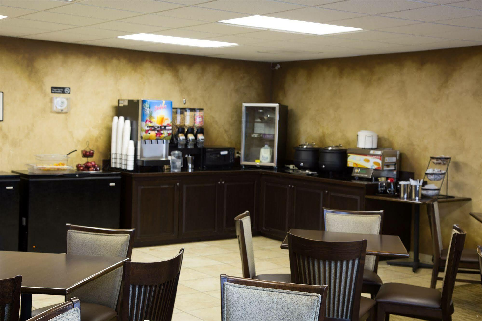 Angel Inn Near Imax, A Travelodge By Wyndham Branson Bagian luar foto